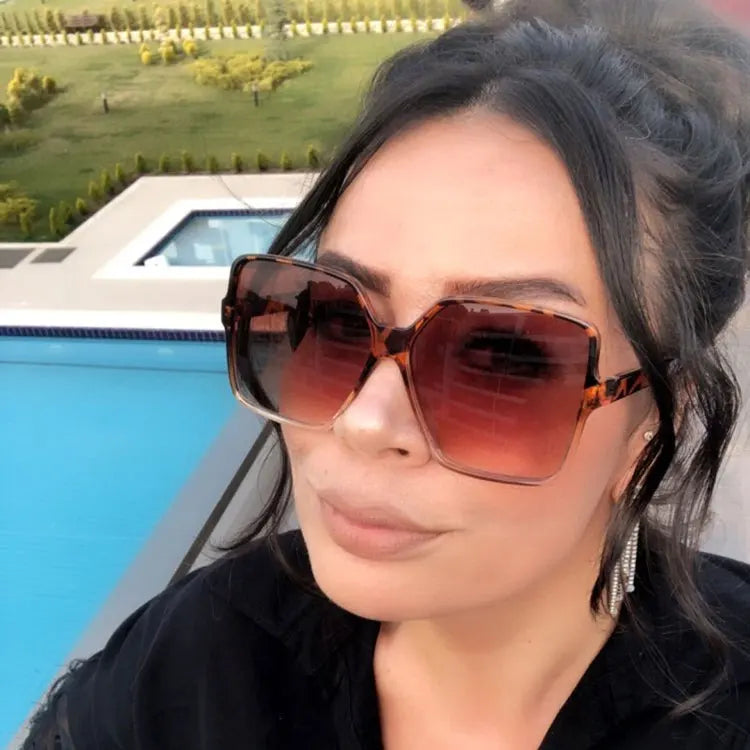 Higody Fashion oversized sunglasses with UV400 protection